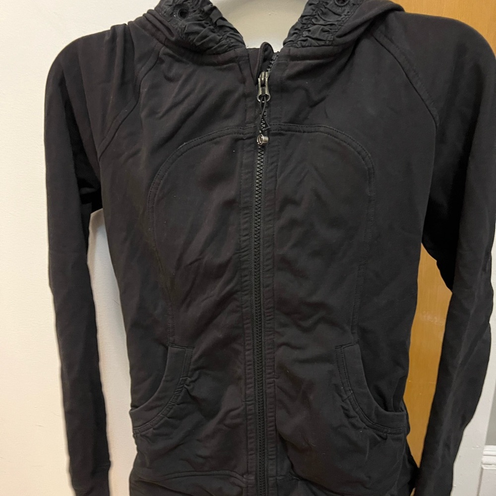Lululemon sweatshirt w hood size 4